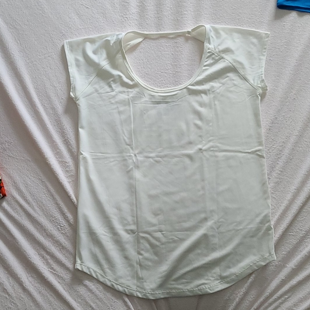 Workout top - Picture 2 of 2